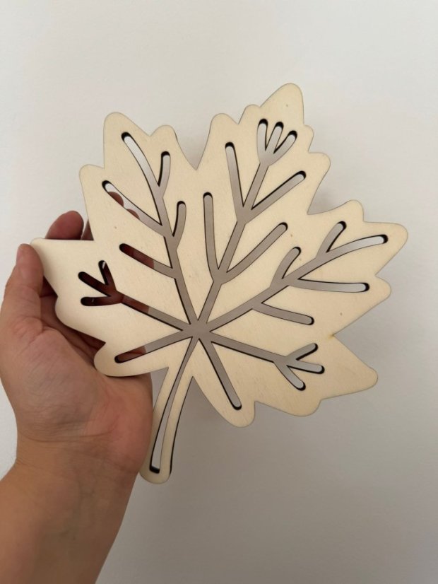 Dřevěný javorový list