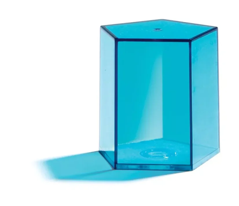 Průhledná barevná geometrická tělesa