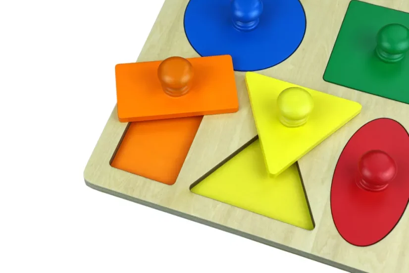 5 geometrických tvarů na desce