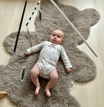 Montessori mobily a kolotoče pro miminko