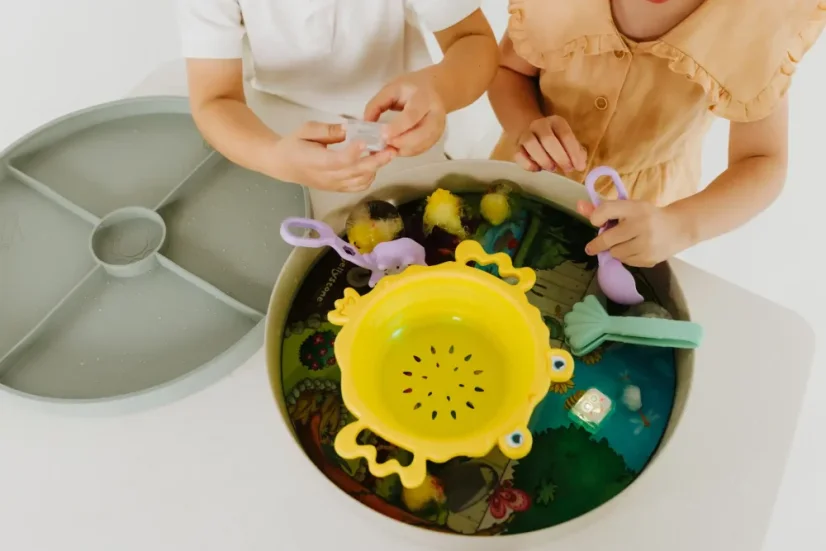 Senzorický třídící tác PLAY TRAY - zelený