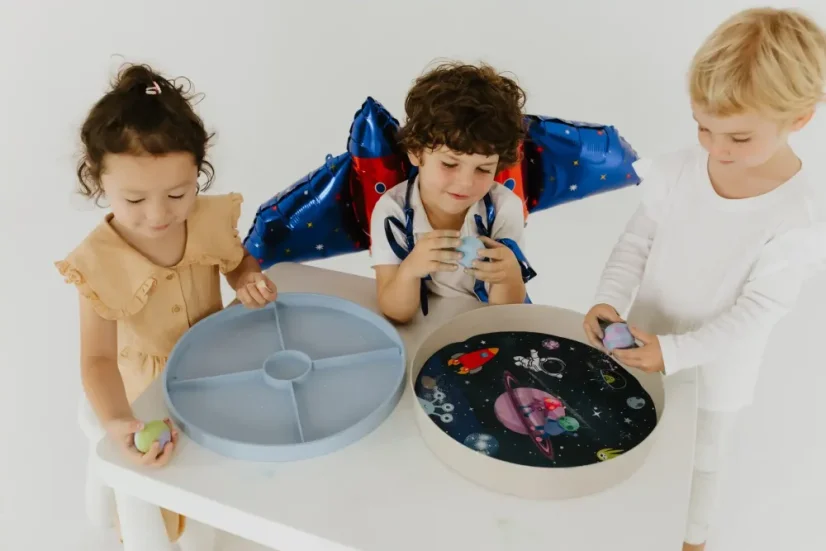 Senzorický třídící tác PLAY TRAY - modrý