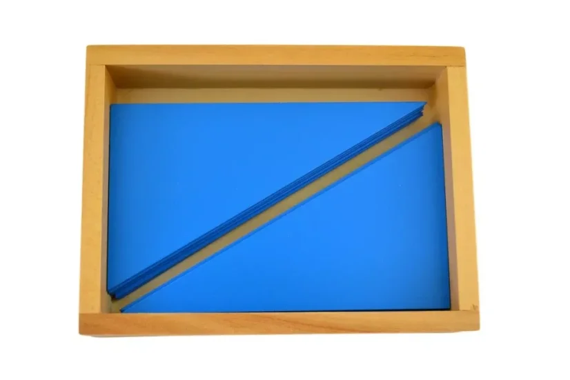 Krabička s modrými trojúhelníky