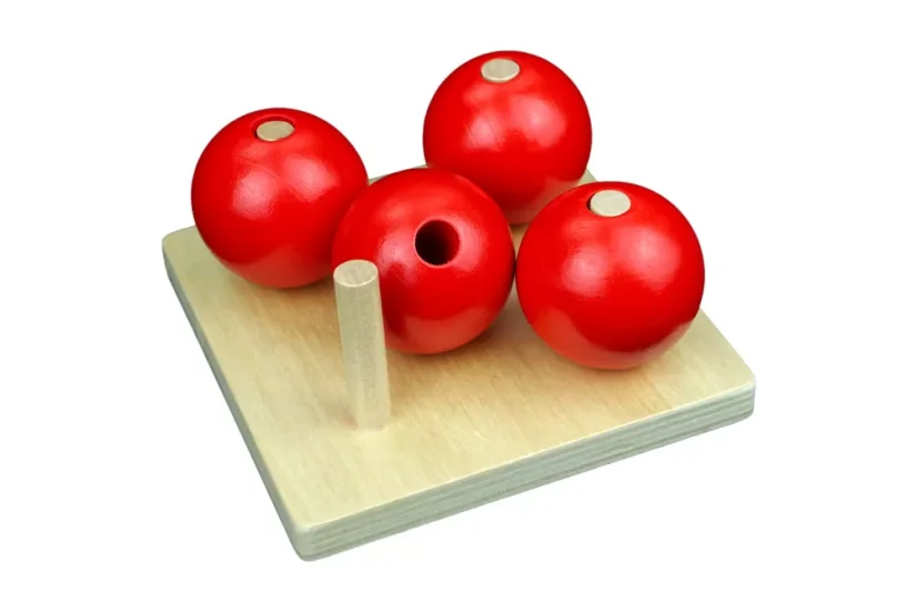 Dřevěné koule na kolících - červené