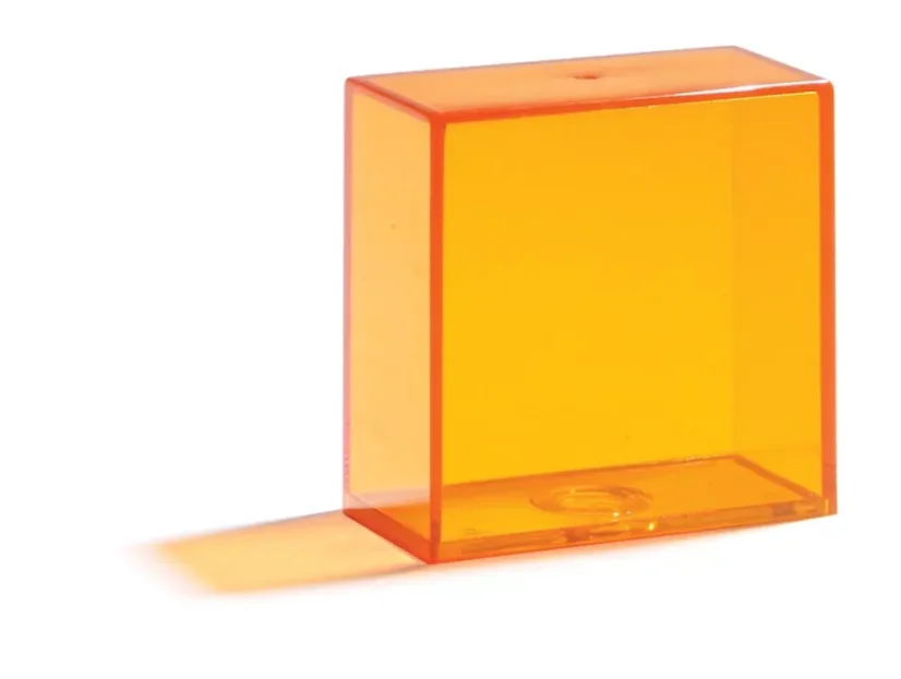 Průhledná barevná geometrická tělesa