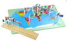 Svět - mapa s vlajkami (na stojánku)