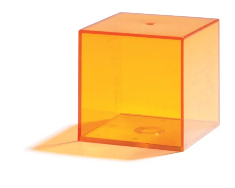 Průhledná barevná geometrická tělesa